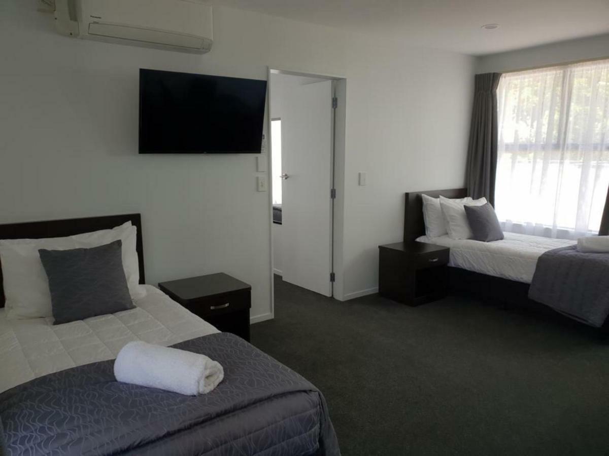 Durham Court Motor 4*